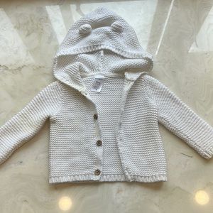 White hooded sweater